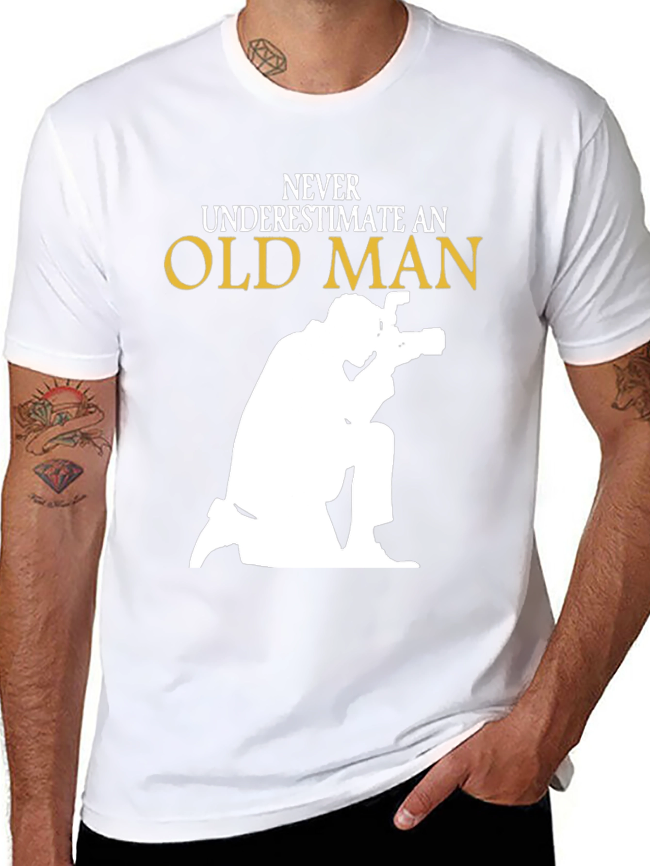 Never Underestimate Old Man Photographer Graphic T-Shirt