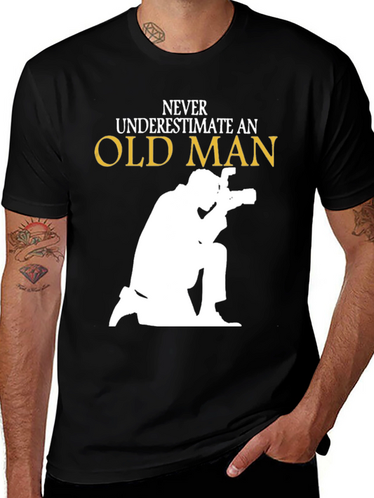Never Underestimate Old Man Photographer Graphic T-Shirt